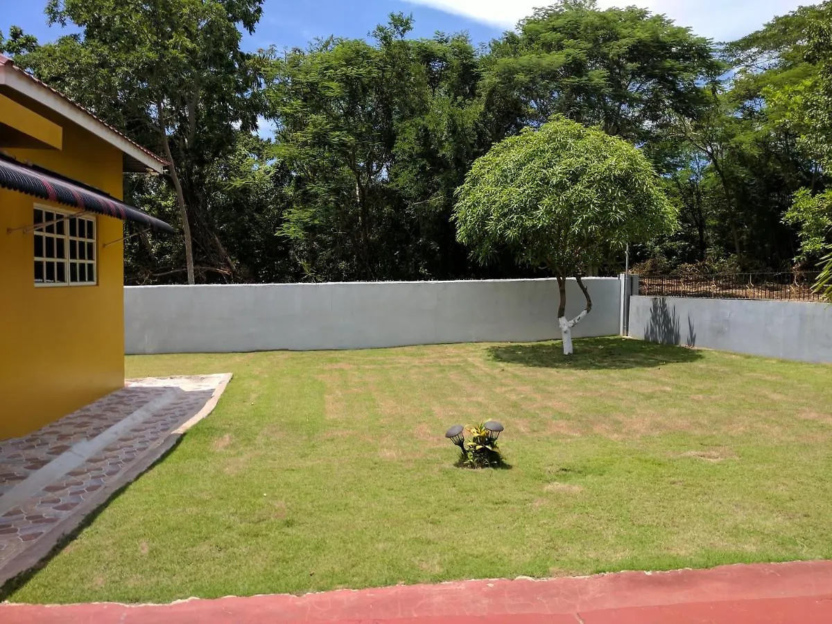 Bed & Breakfast Ultimate Freedom Bed And Breakfast Santa Cruz Jamaica